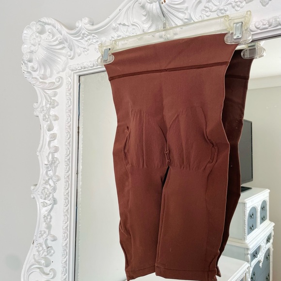 BRAND NEW Leonisa Well-Rounded Invisible Butt Lifter Shaper Shorts - Picture 5 of 6